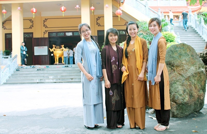 Du lịch chùa Hương mặc gì vừa đẹp vừa thần thái?