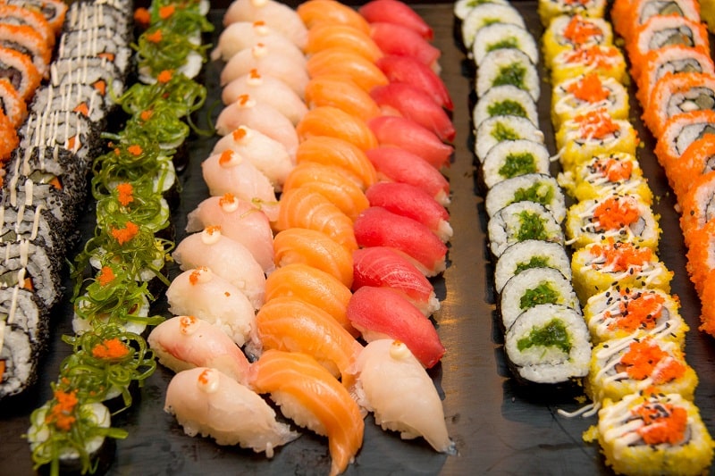 Sushi - món ăn truyền thống, không thể thiếu dịp năm mới ở Nhật Bản