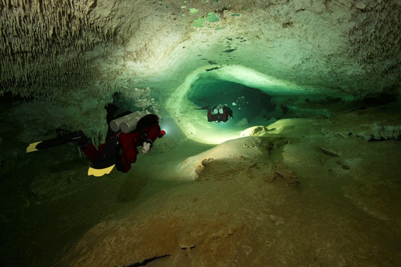 Các nhà thám hiểm đã có cuộc khám phá hang động
