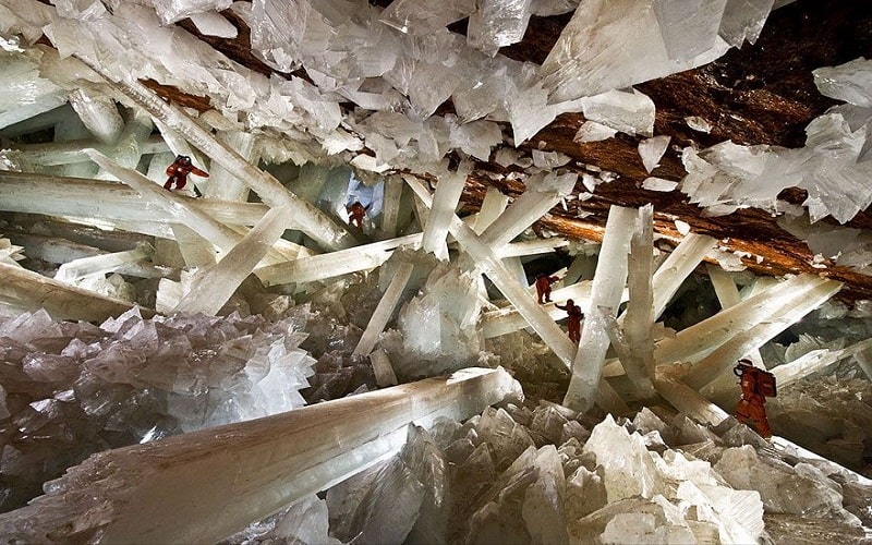 Khám phá những hang động ảo diệu nhất thế giới