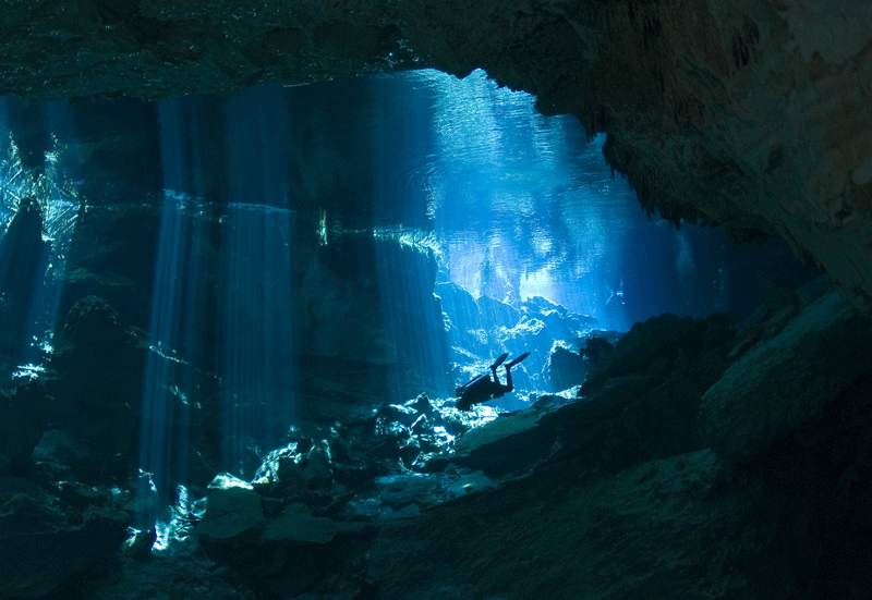 Hang động dưới nước lớn nhất thế giới được tìm thấy