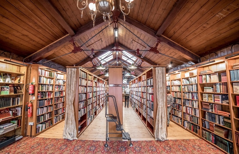Không gian đọc sách khiến Hay-on-Wye như một thư viện khổng lồ