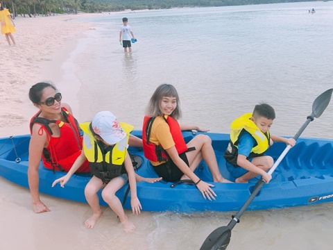 Chèo thuyền cùng với gia đình
