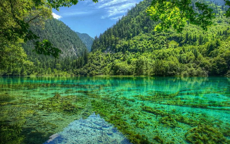 Khung cảnh thần tiên ở những hồ nước đẹp nhất thế giới