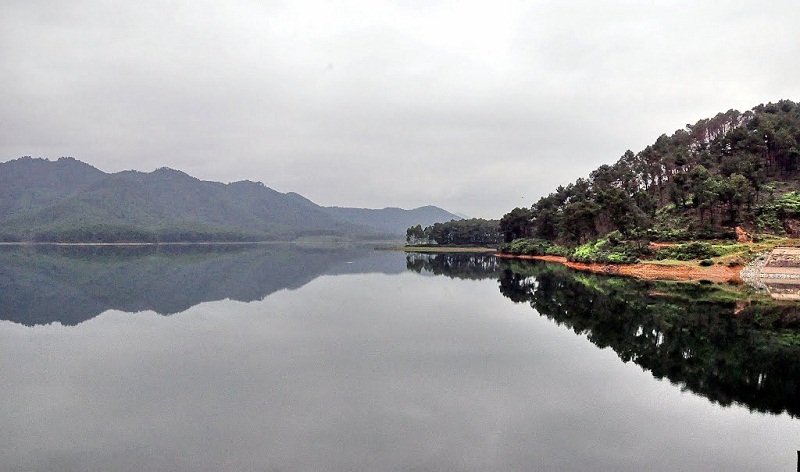 Hồ Trại Tiểu vẻ đẹp nên thơ và thơ mộng