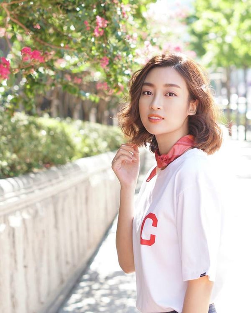 Cô khoe vẻ đẹp mong manh trong tiết trời thu Hàn Quốc