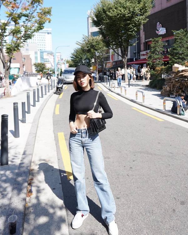 Thả dáng trên đường phố Seoul với trang phục cá tính