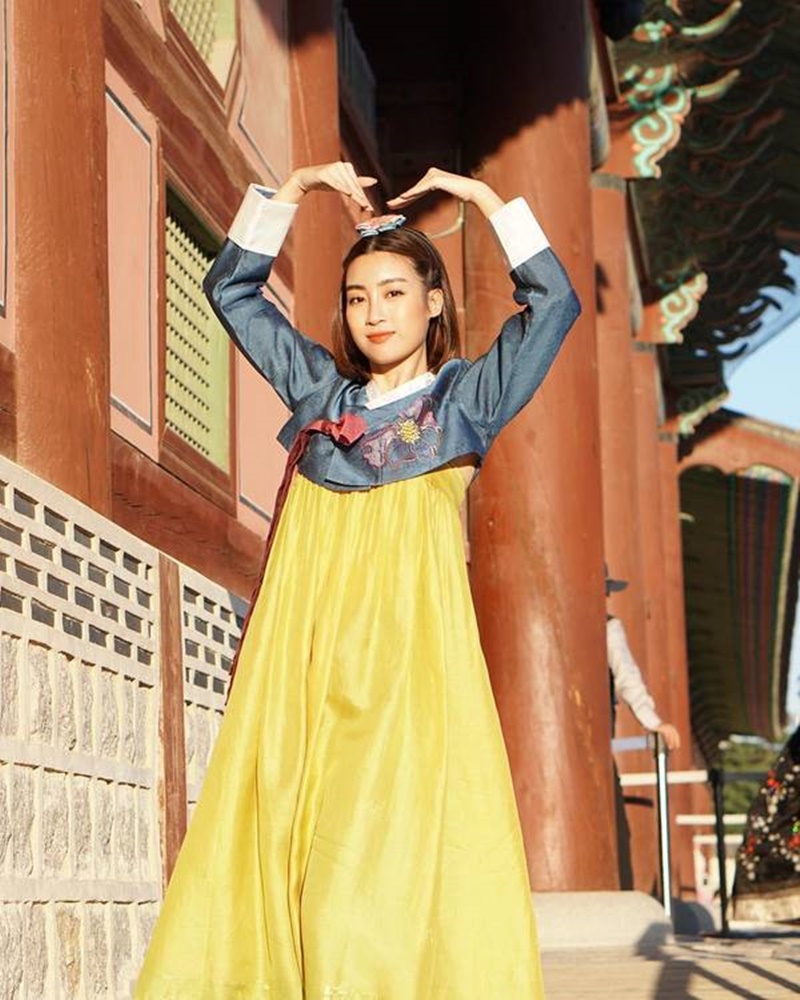 Đỗ Mỹ Linh xinh đẹp trong trang phục truyền thống Hàn Quốc