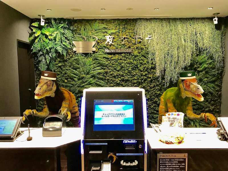 Cá robot bơi lội trong khách sạn người máy ở Nhật