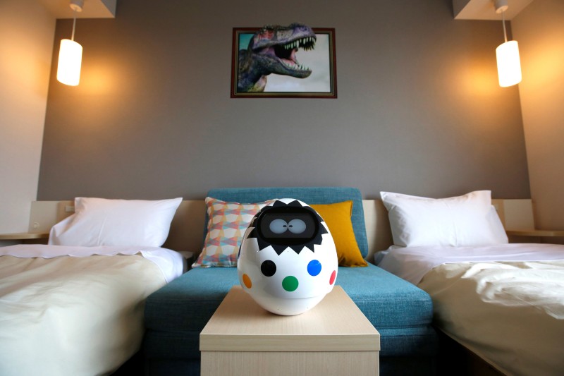 Cá robot bơi lội trong khách sạn người máy ở Nhật