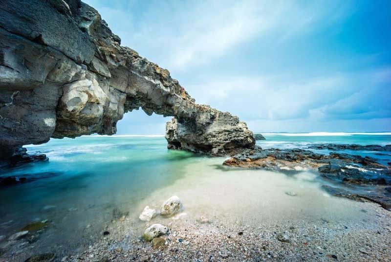 Khám phá thiên đường san hô trên đá trầm tích hàng triệu năm ở đảo Bé