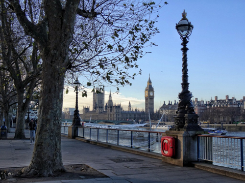  Khu vườn Jubilee, nơi bạn có thể ngắm cây cầu Westminster, đồng hồ Big Ben và toà nhà quốc hội Vương Quốc Anh, một khung cảnh ấn tượng ở London.