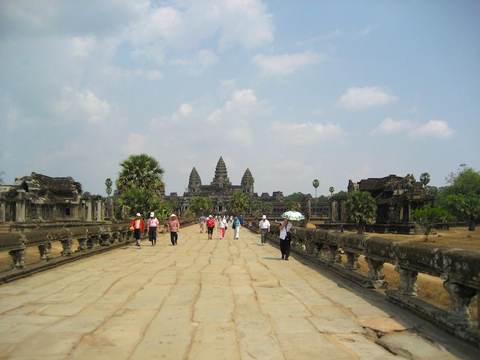 Lối đi bộ tới khu đền Angkor Wat.
