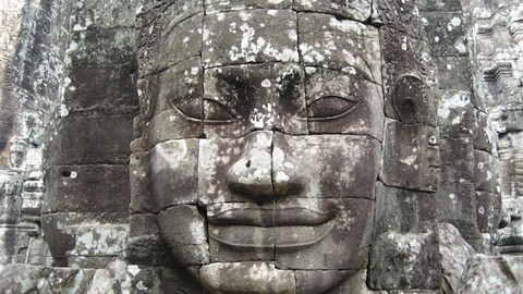 Gương mặt Jayavarman VII ở di tích Bayon.