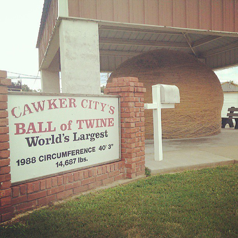  Trái banh bện ở thành phố Cawker, Kansas.