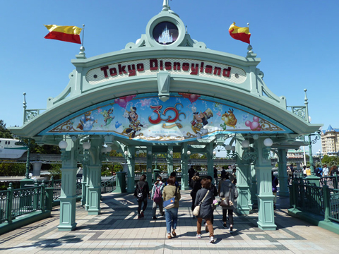Công viên giải trí Tokyo Disneyland - quận Chiba, Nhật Bản.