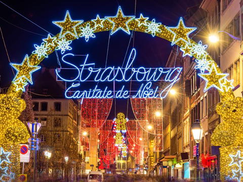 Strasbourg ở Pháp tổ chức nhiều làng Giáng Sinh theo chủ đề nổi bật như Alsace Farmhouse, Bredle..
