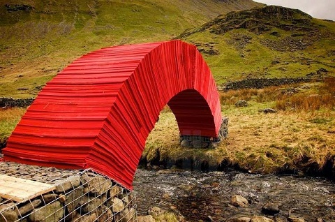 Độc lạ cây cầu làm bằng giấy