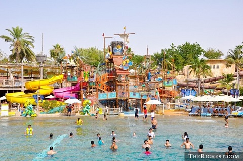 Nước chơi từ công viên Wild Wadi 