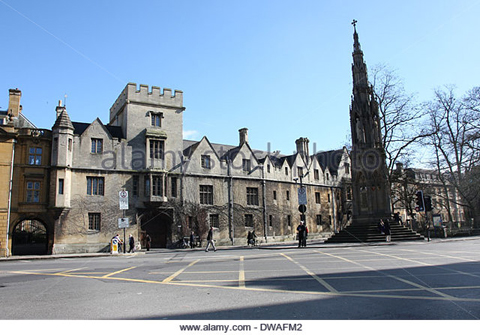 Đ&agrave;i tưởng niệm Th&aacute;nh Martyrs.