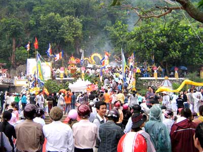 Lễ hội Quán Thế Âm ở Đà Nẵng thu hút lượng khách thập phương đến tham gia