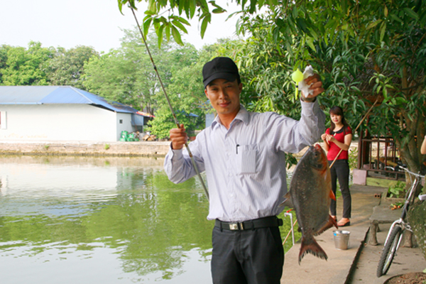 Du khác câu cá tại khu du lịch sinh thái Nam Sơn