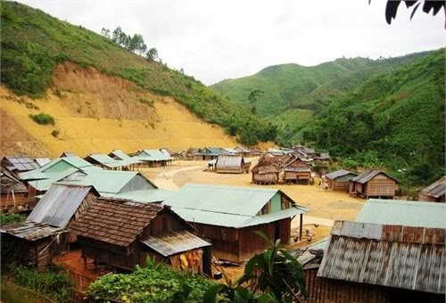 Một góc buôn làng Cơ Tu ở  tỉnh Quảng Nam.