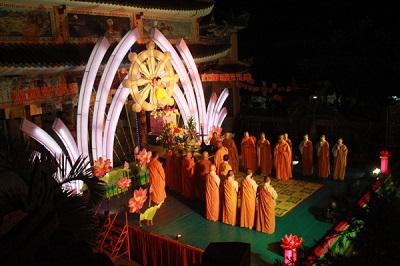 Một nghi thức trong lễ hội Phật Đản ở Hội An