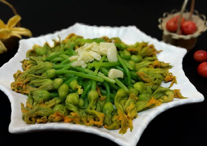 Hoa bí vàng xào tỏi giòn dai đưa cơm