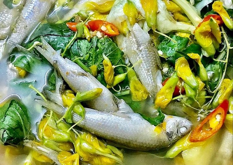 Canh chua bông điên điển cá linh đặc sản mùa nước nổi