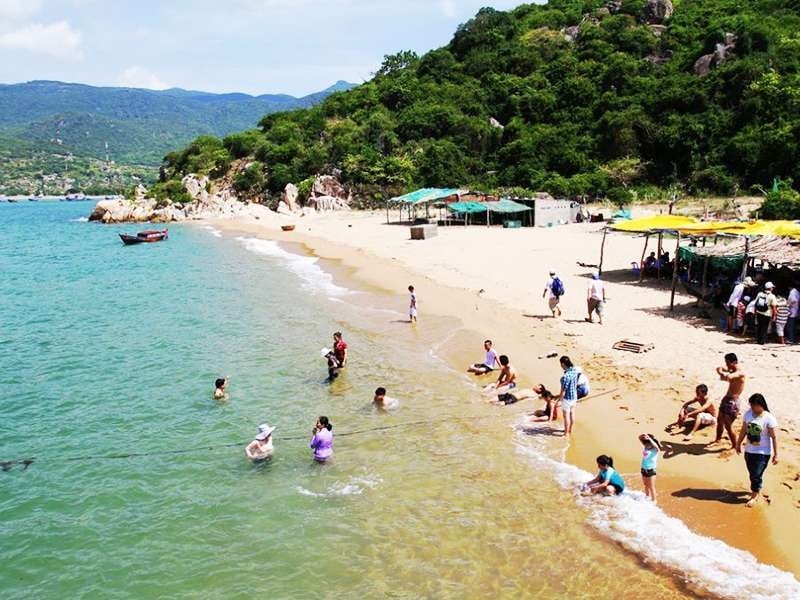 Biển Ninh Chử là một trong những bãi tắm đẹp nhất ở Việt Nam