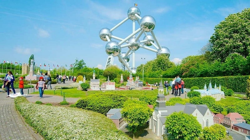 Atomium một trong những công trình nổi tiếng ở công viên Brussels