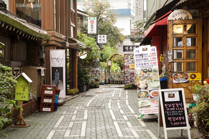 Insadong với những cửa hàng san sát nhau