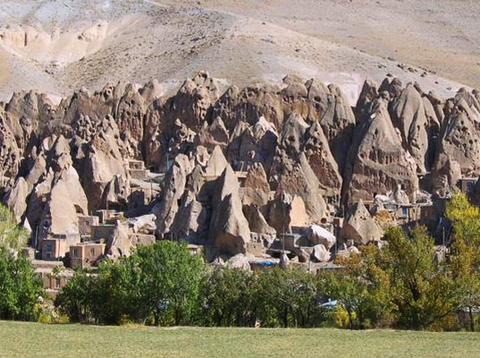 Ngôi nhà cổ Ấn Độ 700 năm trong hang động ở Iran.