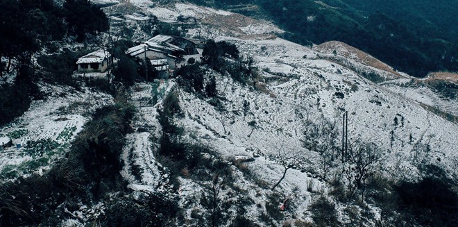 Tuyết trắng tinh khôi trên đỉnh Mẫu Sơn