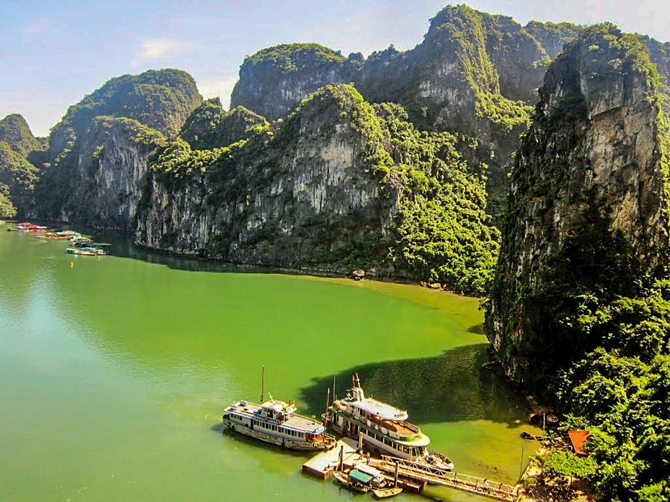 Khách nước ngoài chia sẻ 12 trải nghiệm nhất định phải thử khi tới Việt Nam  