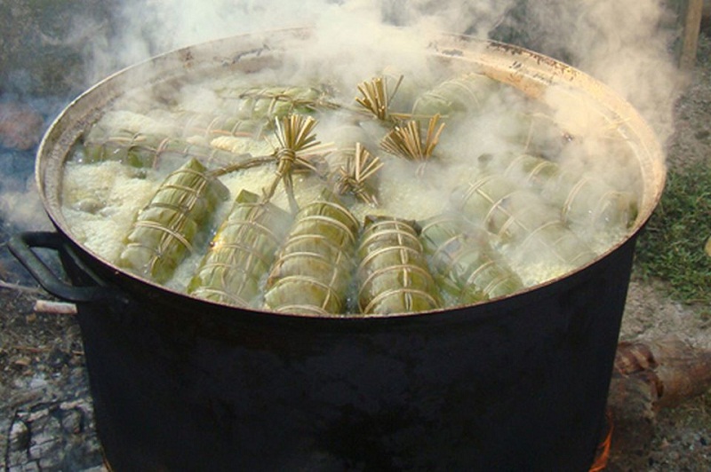 Người Trà Vinh vẫn nấu bánh theo kiểu truyền thống