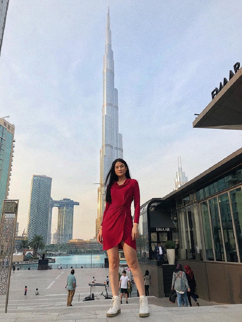 Kha Mỹ Vân khoe sắc vóc siêu mẫu tại tòa nhà Buji Khalifa