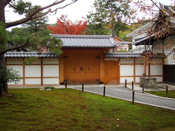 "Ngất lịm" ngôi chùa lầu các bằng vàng ở Nhật