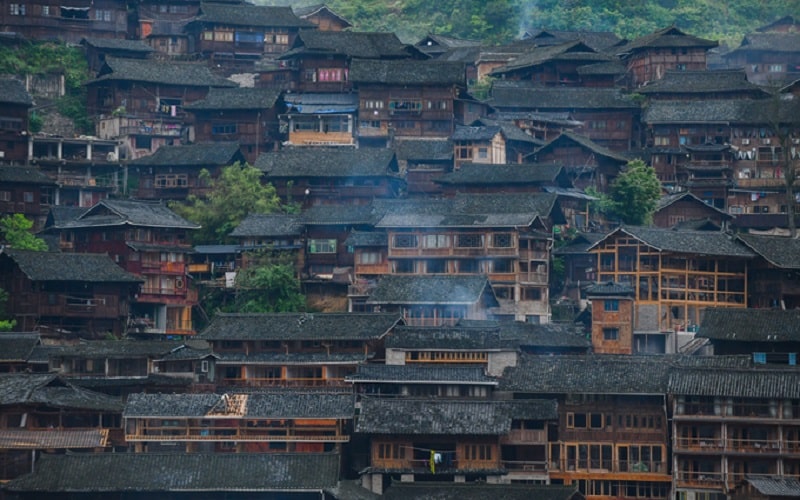 Cận cảnh ngôi làng 1.700 năm tuổi của người Miêu - Trung Quốc