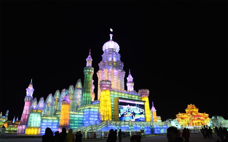 lễ hội băng đăng thường niên ở Cáp Nhĩ Tân Trung Quốc