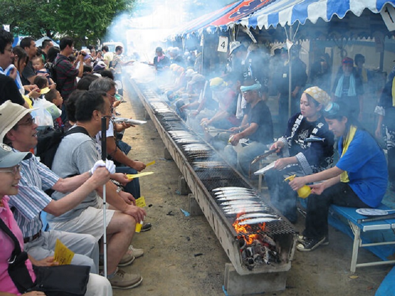 Khám phá lễ hội cá thu đao nướng tại Nhật Bản 
