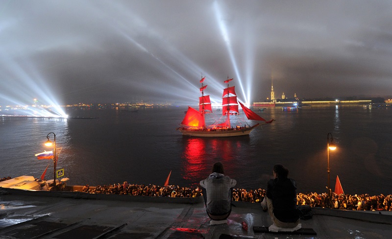 lễ hội cánh buồm đỏ thắm nước Nga