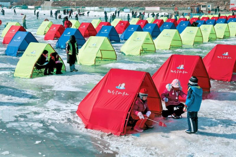 lễ hội câu cá hồi trên sông băng