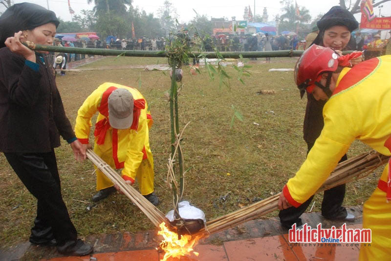 Sôi động những trò chơi dân gian ở lễ hội đền Trần Thái Bình