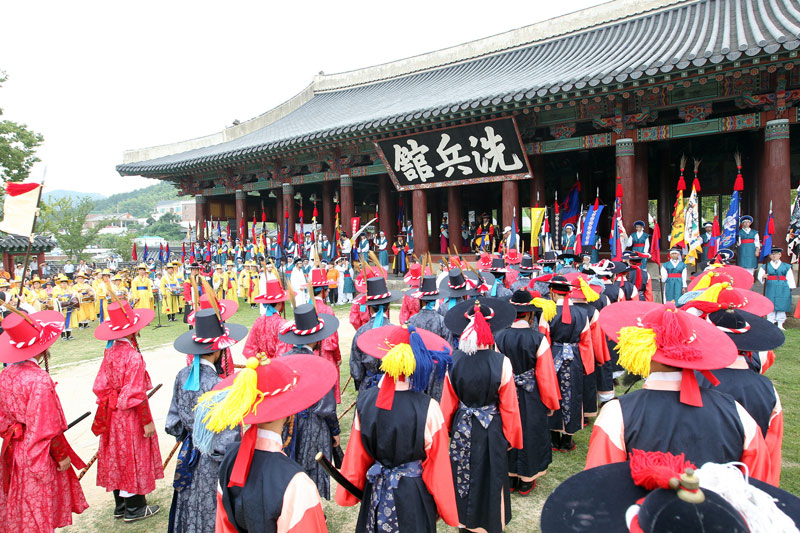 Tháng 8, hòa trong không khí các lễ hội ở Hàn Quốc