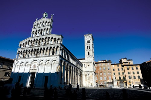 Say đắm thành cổ Lucca Italy