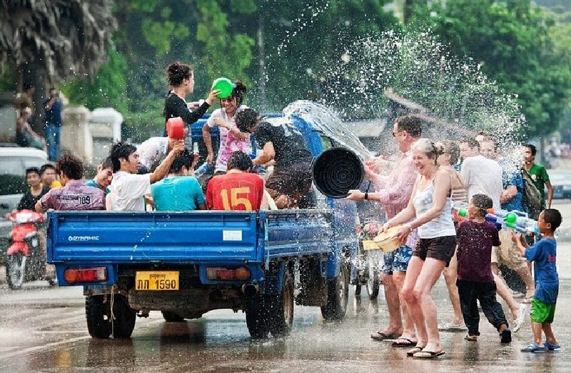Những lễ hội té nước sôi động khắp Đông Nam Á
