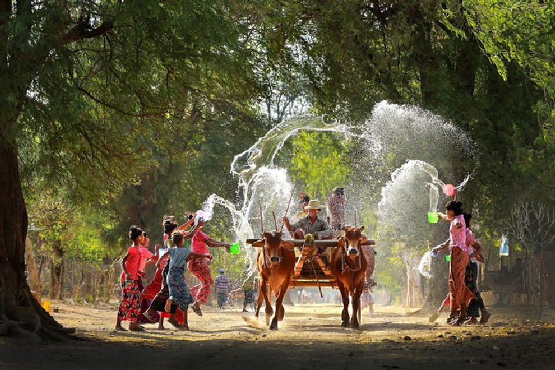 Những lễ hội té nước sôi động khắp Đông Nam Á