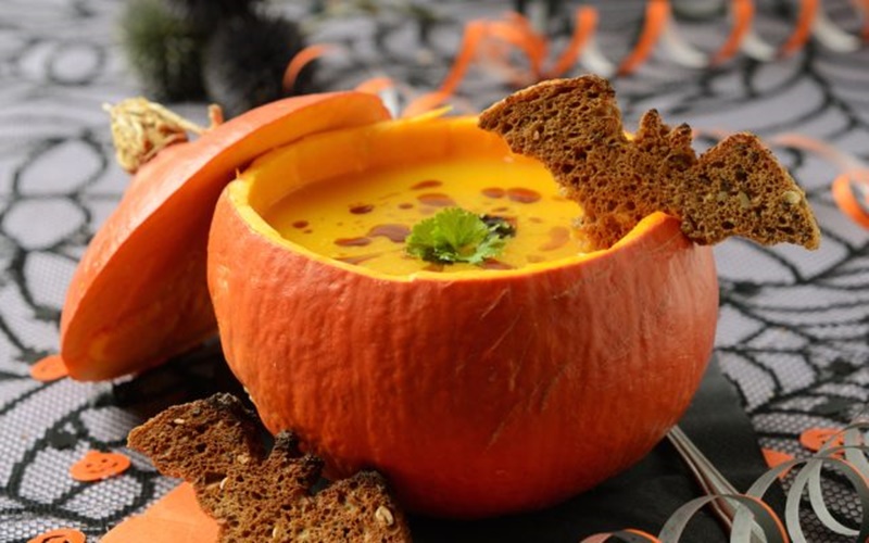 Súp bí đỏ là món ăn truyền thống trong lễ halloween được yêu thích nhất